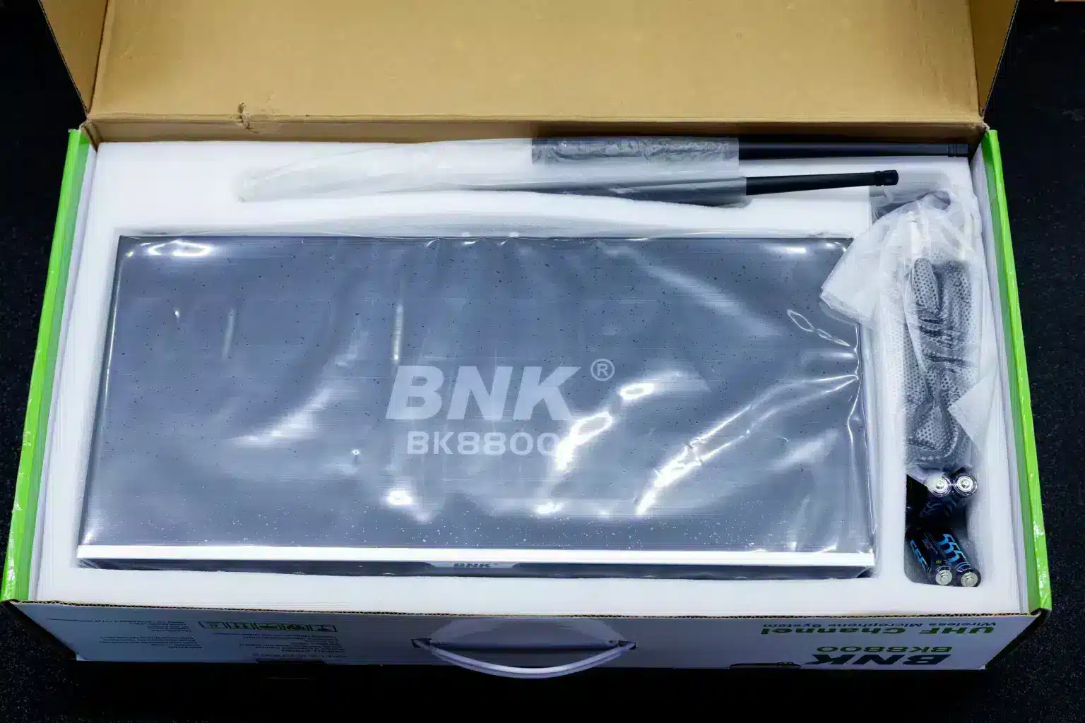 BNK BK8800 8 in 1 Wireless Microphone 2 Bnk 8800 wireless microphone feedback
