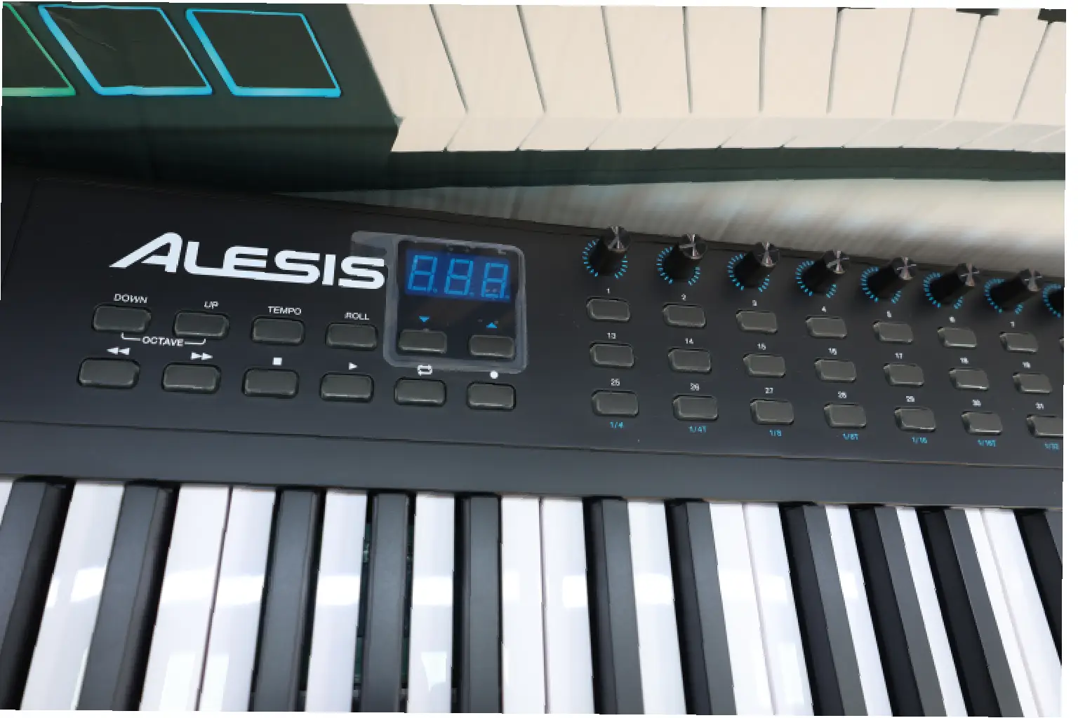 Alesis VI49 Keyboard with 49keys 2 Alesis VI49 tutorial