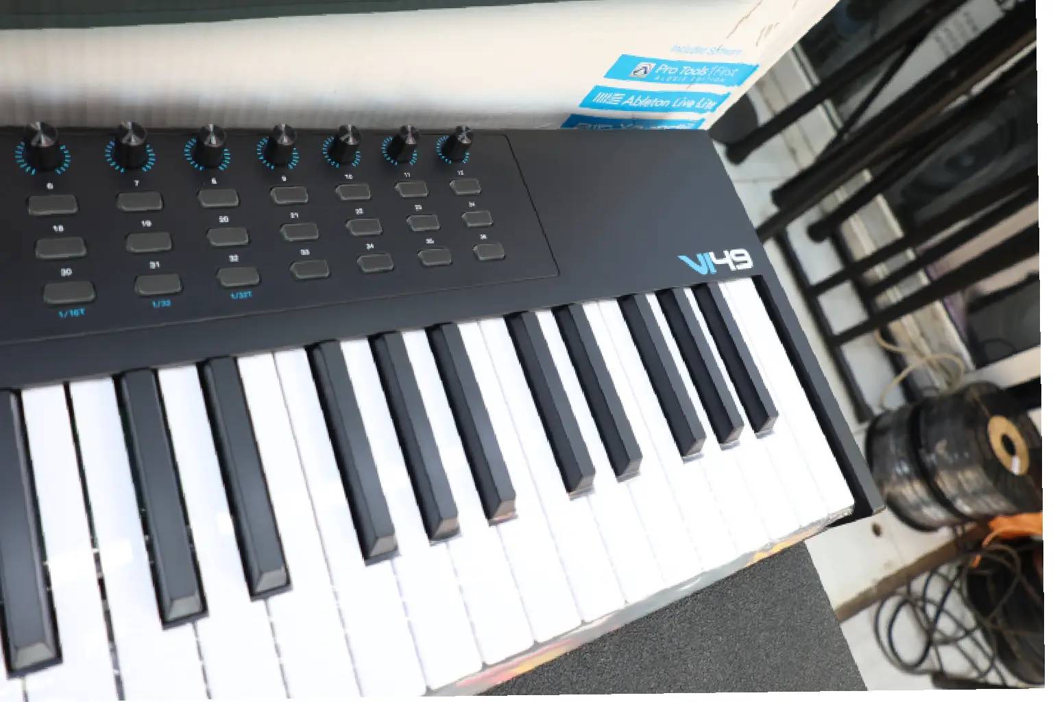 Alesis VI49 Keyboard with 49keys 1 Alesis VI49 setup