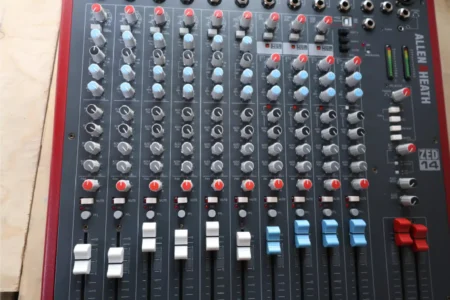 Allen & Heath ZED-14 4 Allen & Heath ZED 14 phantom power