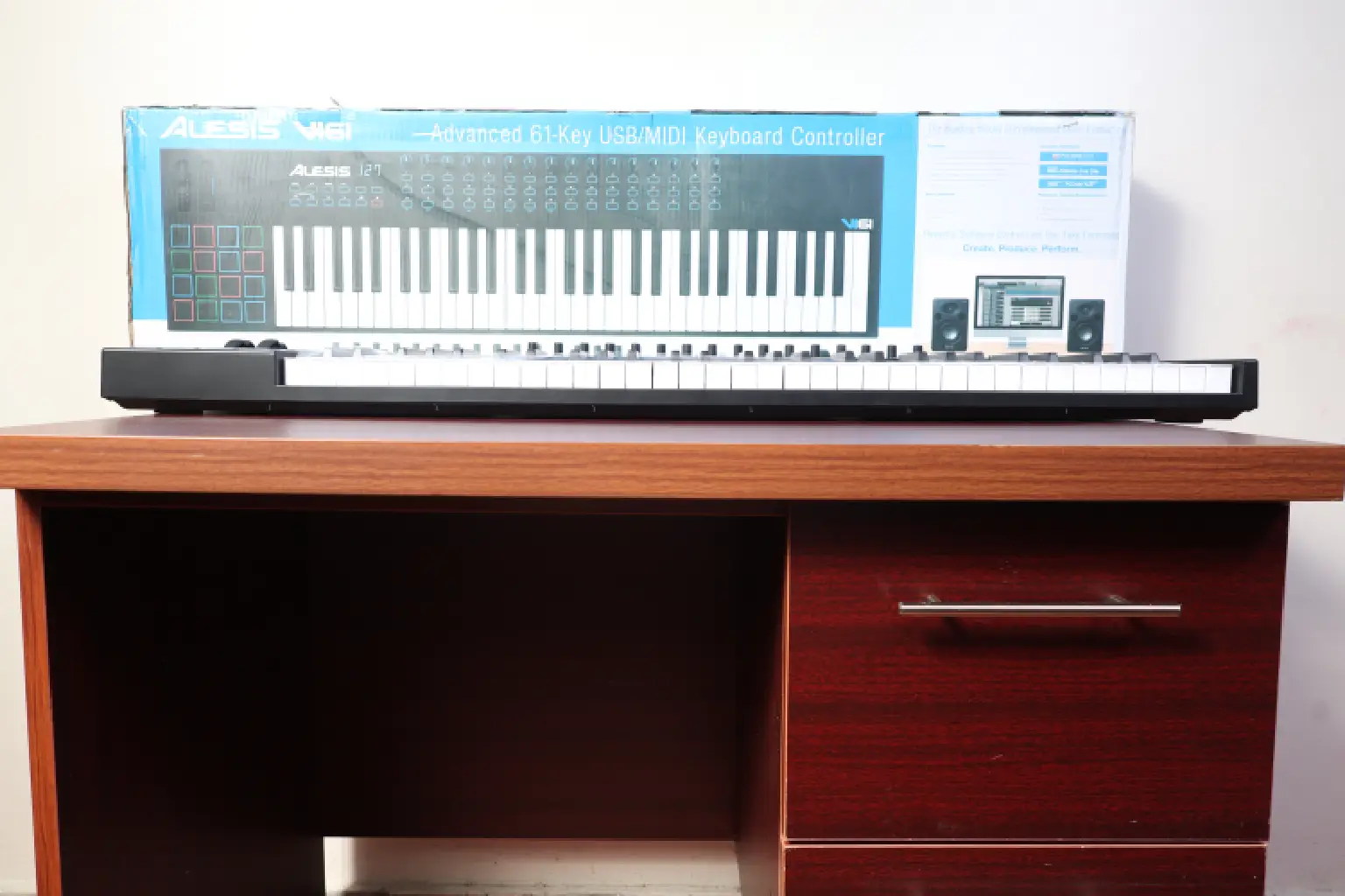 Alesis VI61 MIDI Keyboard Controller 2 Alesis