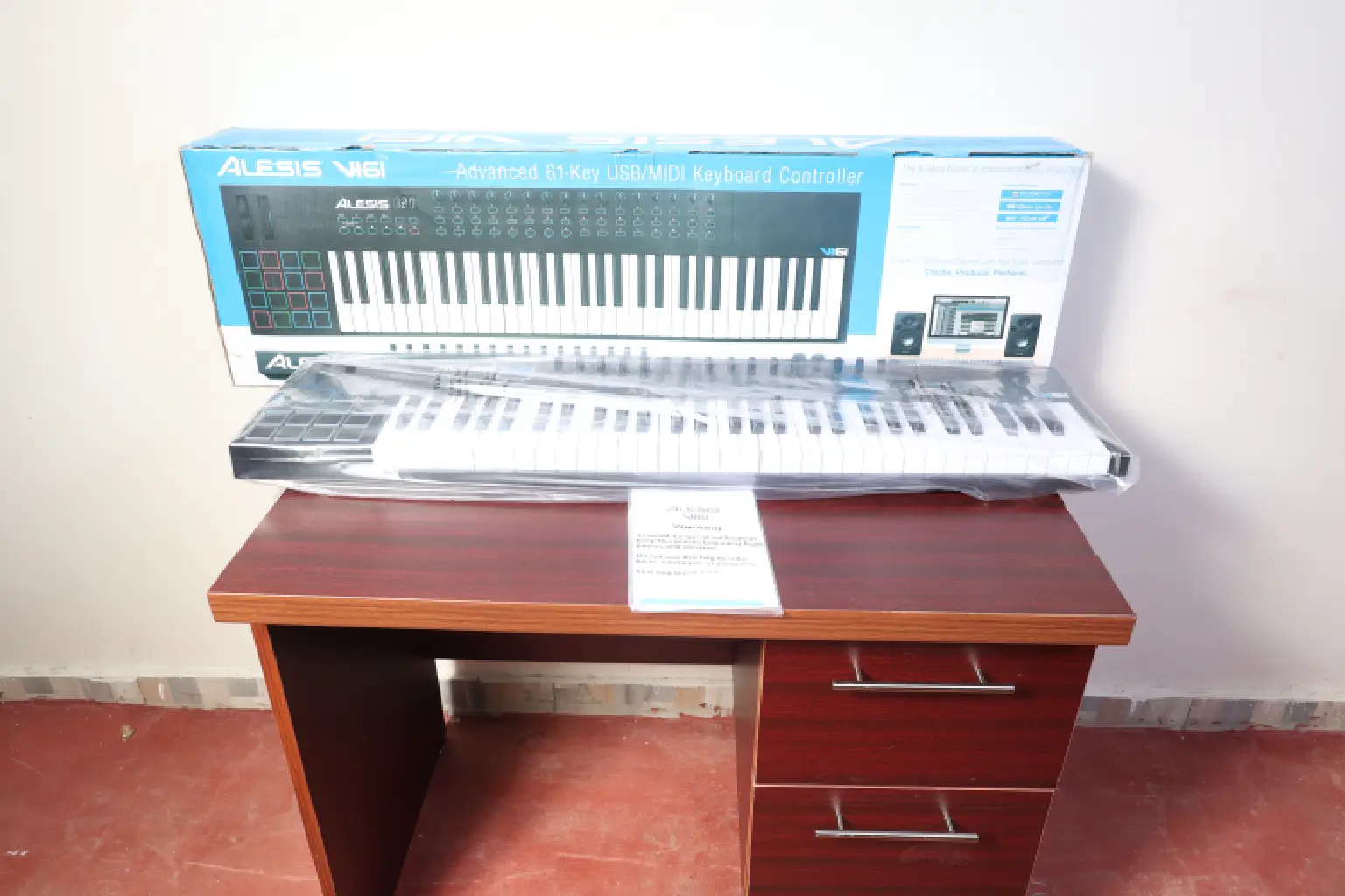 Alesis VI61 MIDI Keyboard Controller 8 Plug-and-play functionality