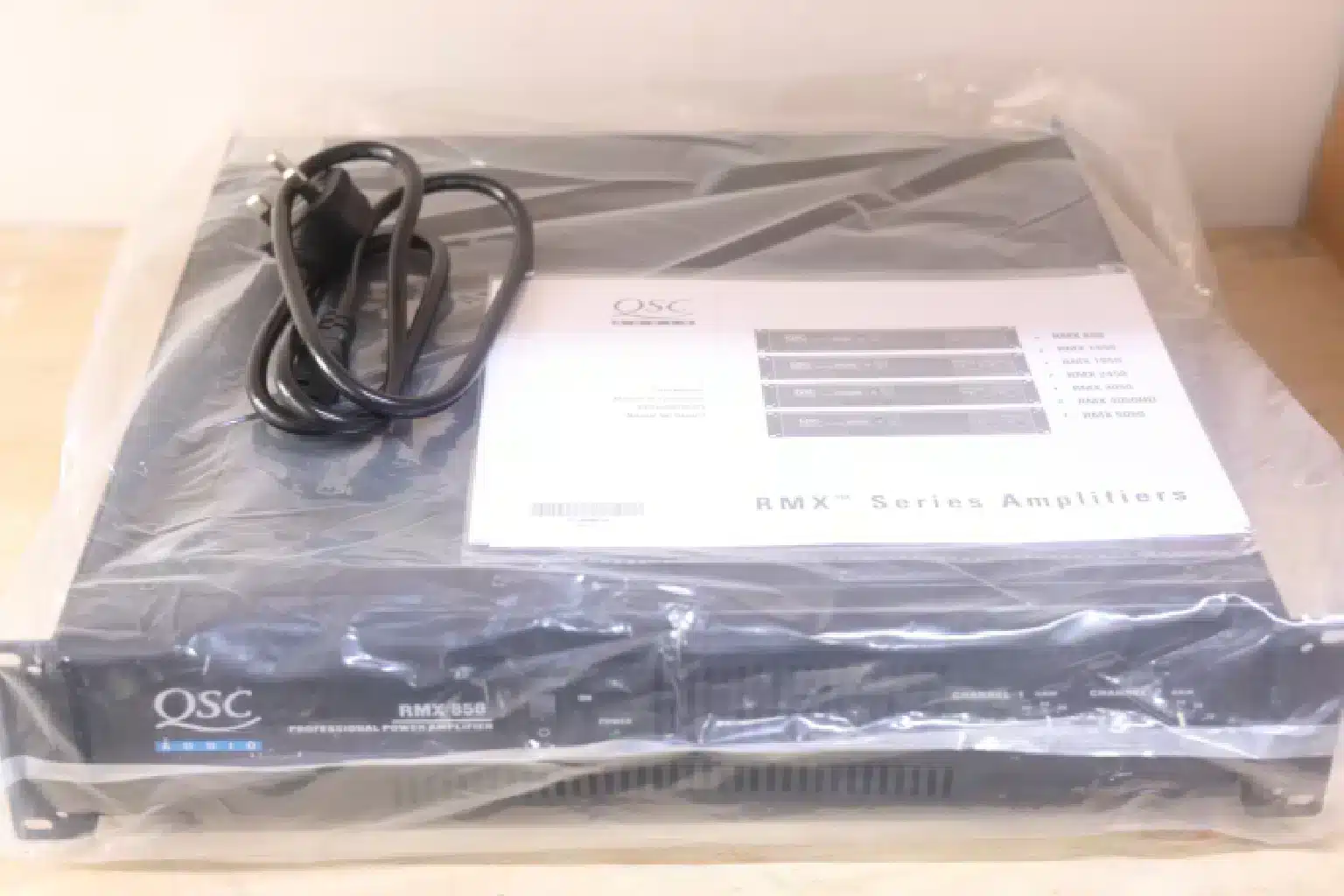 QSC RMX 850 Power Amplifier 9 QSC RMX 850 for live sound
