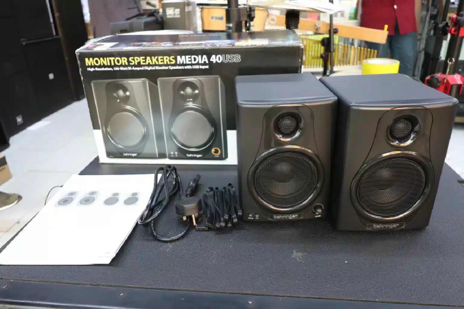 Behringer Media 40USB Monitor 6 Behringer Media 40USB studio monitors