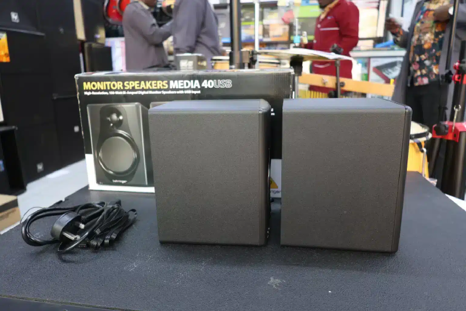 Behringer Media 40USB Monitor 8 studio monitors
