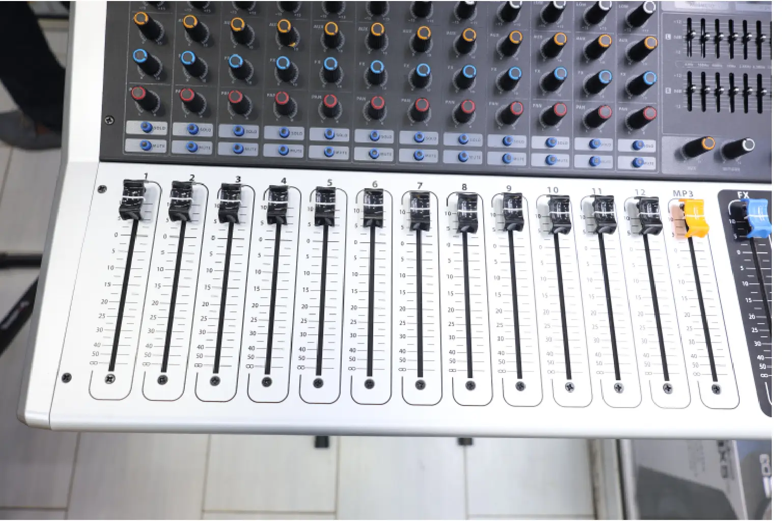 PEV PRO KV 120 12 Channel Mixer 2 KV 120 Mixer Inputs and Outputs