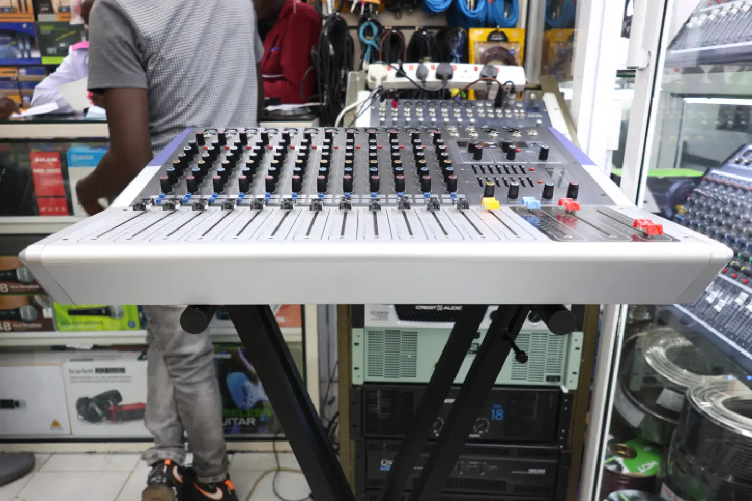 PEV PRO KV 120 12 Channel Mixer 3 PEV PRO KV 120 Setup