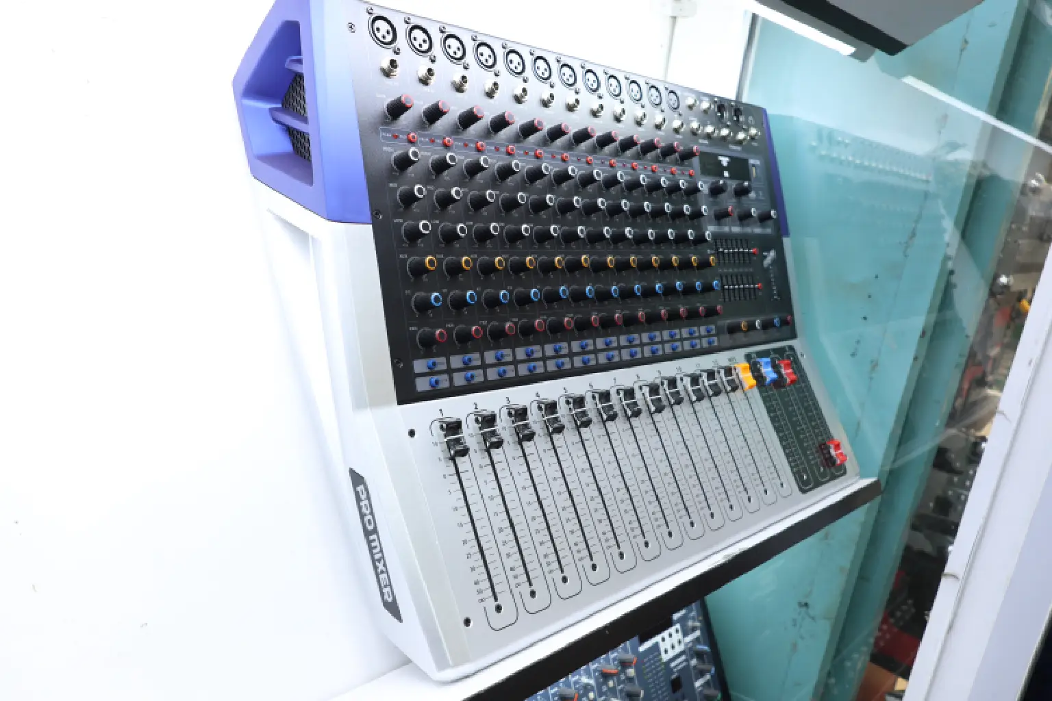 PEV PRO KV 120 12 Channel Mixer 5 PEV PRO KV 120 user guide
