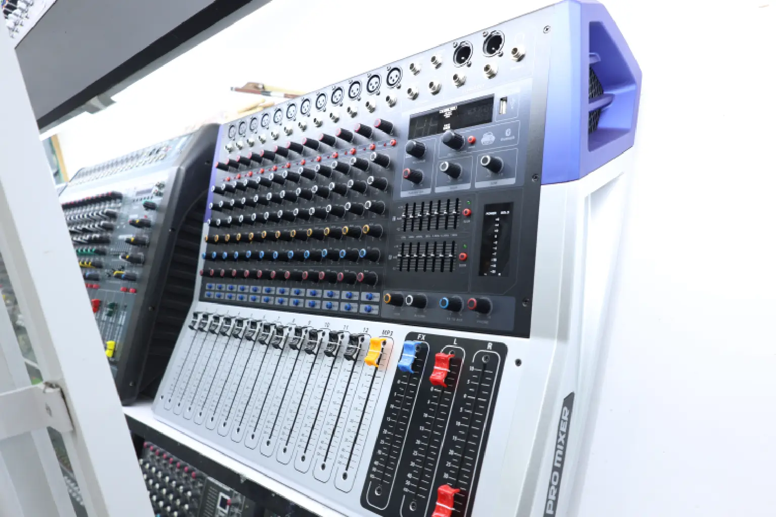 PEV PRO KV 120 12 Channel Mixer 8 PEV PRO KV 120 connectivity