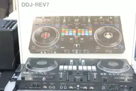 Pioneer DDJ Rev7 DJ Controller 5 DJ controller Kenya