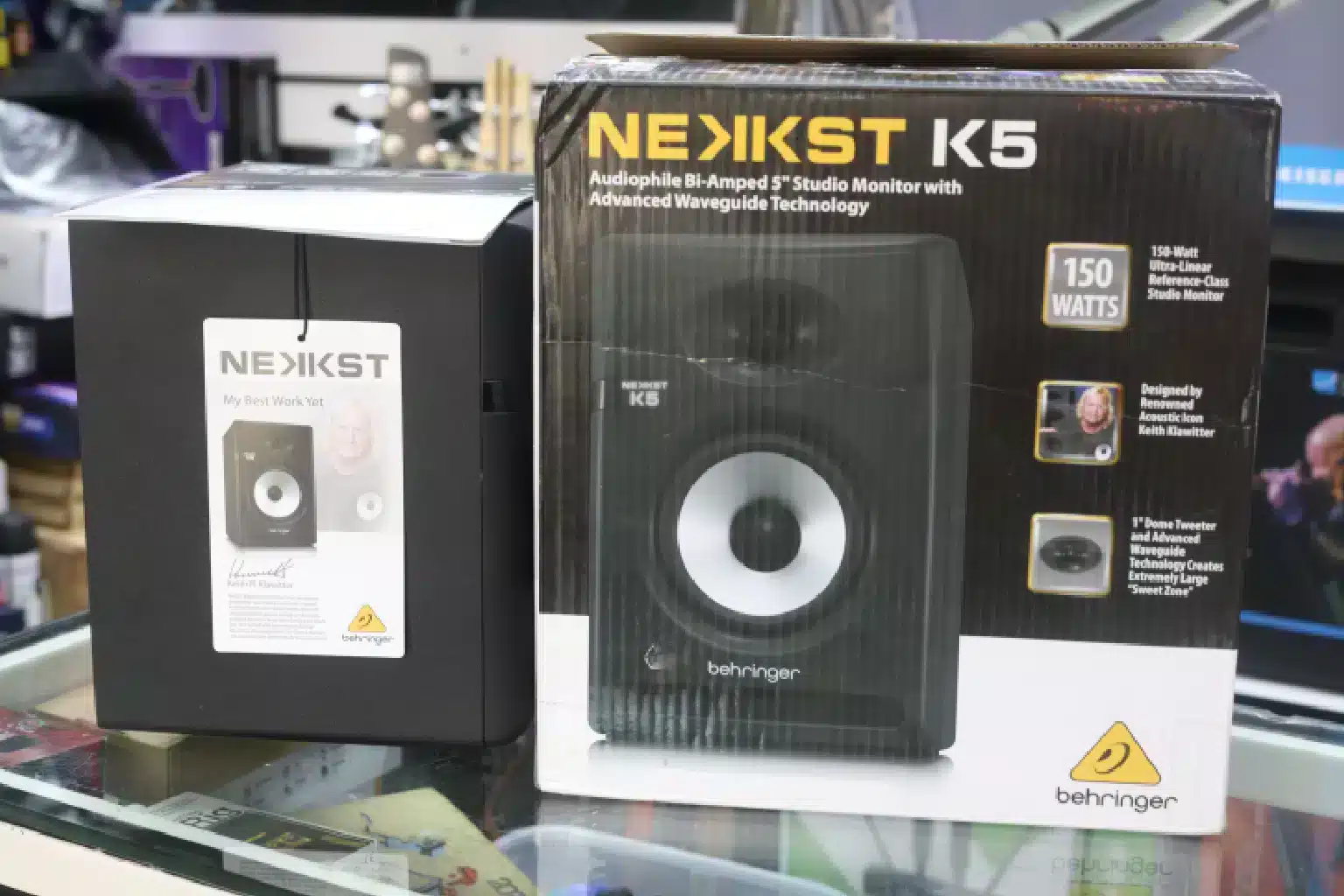 Behringer NEKKST K5 Monitor 7 Behringer Nekkst