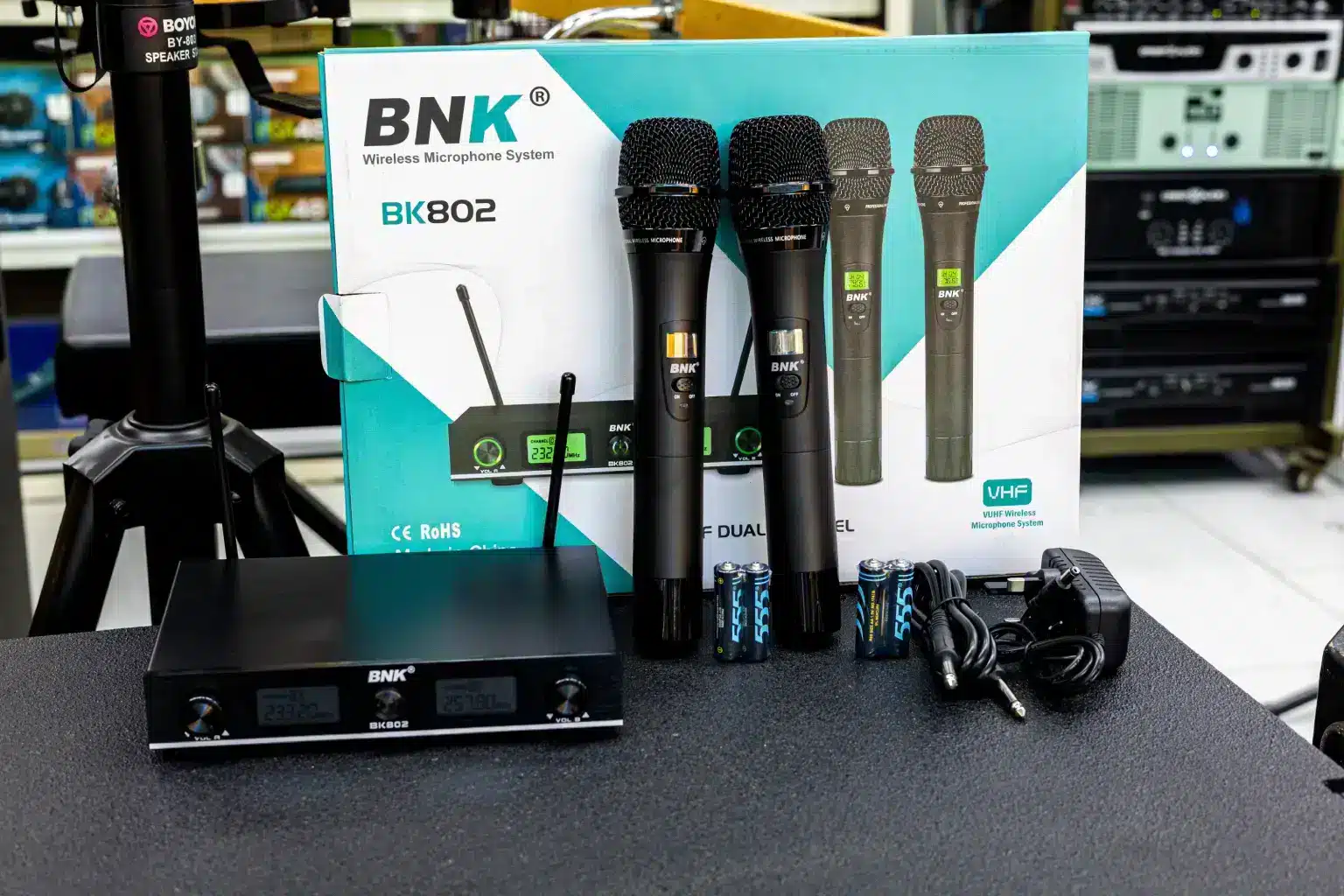 BNK BK802 Wireless Microphone System 2 Bnk wireless Microphone music shops
