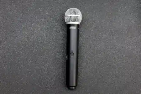 Shure BLX24 PG58 wireless Microphone 3 PG58 wireless microphone