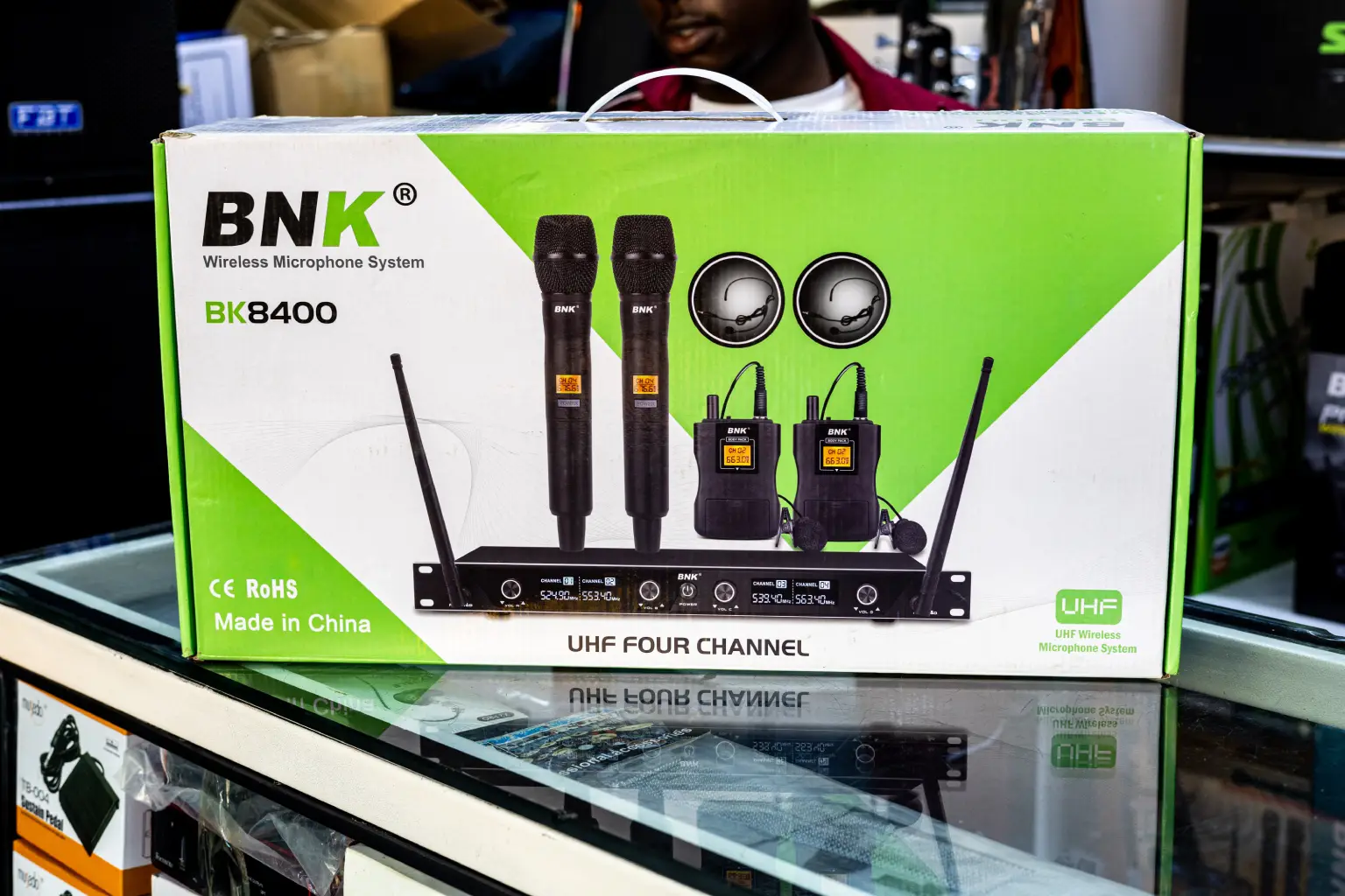 BNK BK8400 Lapel Microphones 8 Bnk bk 8400 Microphone feedback