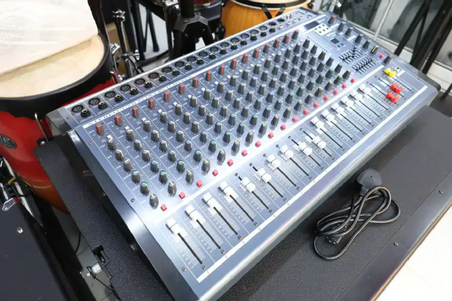 Max YA 1602D Mixer 1 Max YA