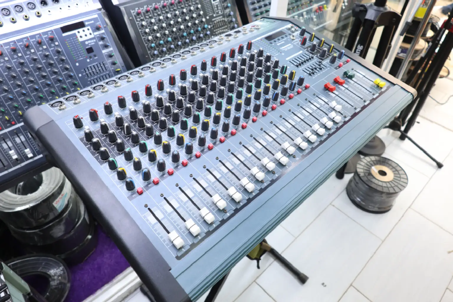 Mackie Professional Mixer MK 1600 USB 16 Channel Mixer 8 Professional Sound Mixer