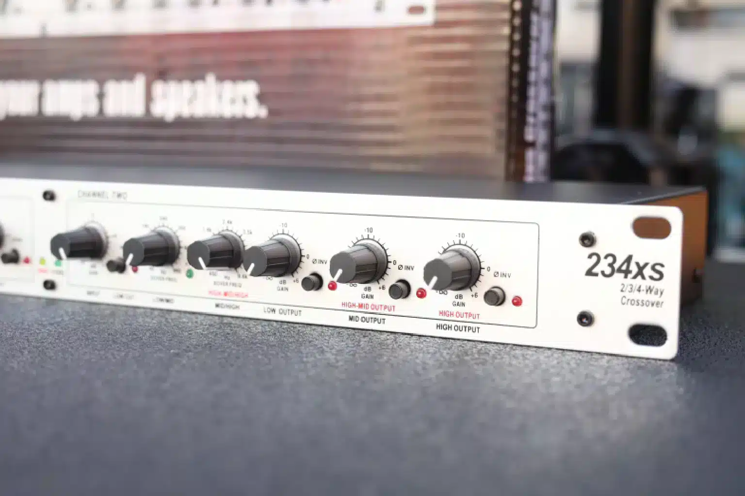 DBX 234XS Crossover 1 Behringer DBX 234XS active crossover