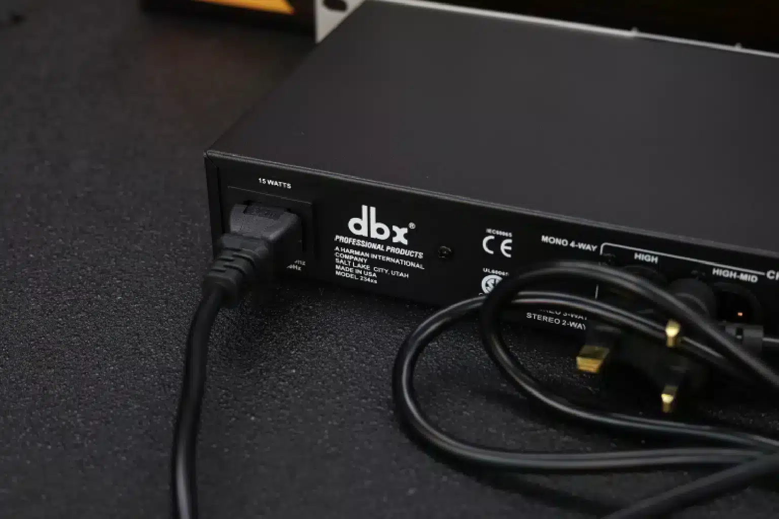 DBX 234XS Crossover 7 DBX 234XS signal processor