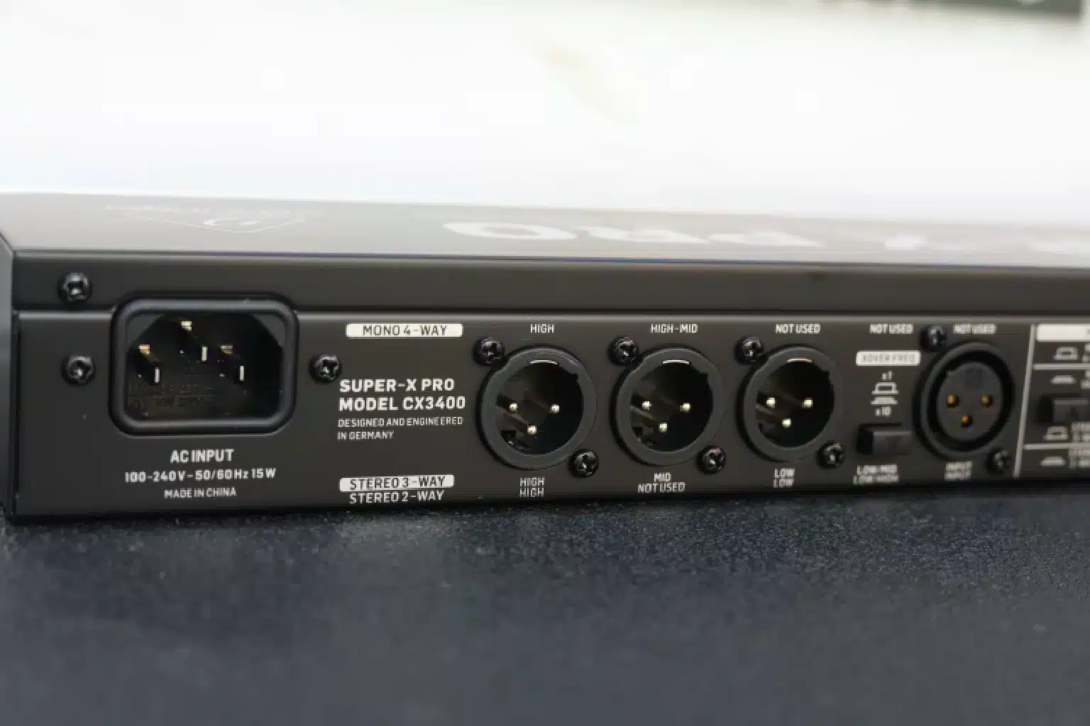 Behringer super CX3400 14 behringer signal processors
