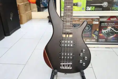 Ibanez Active 4 Strings Bass Guitar 16 Modern Aesthetics