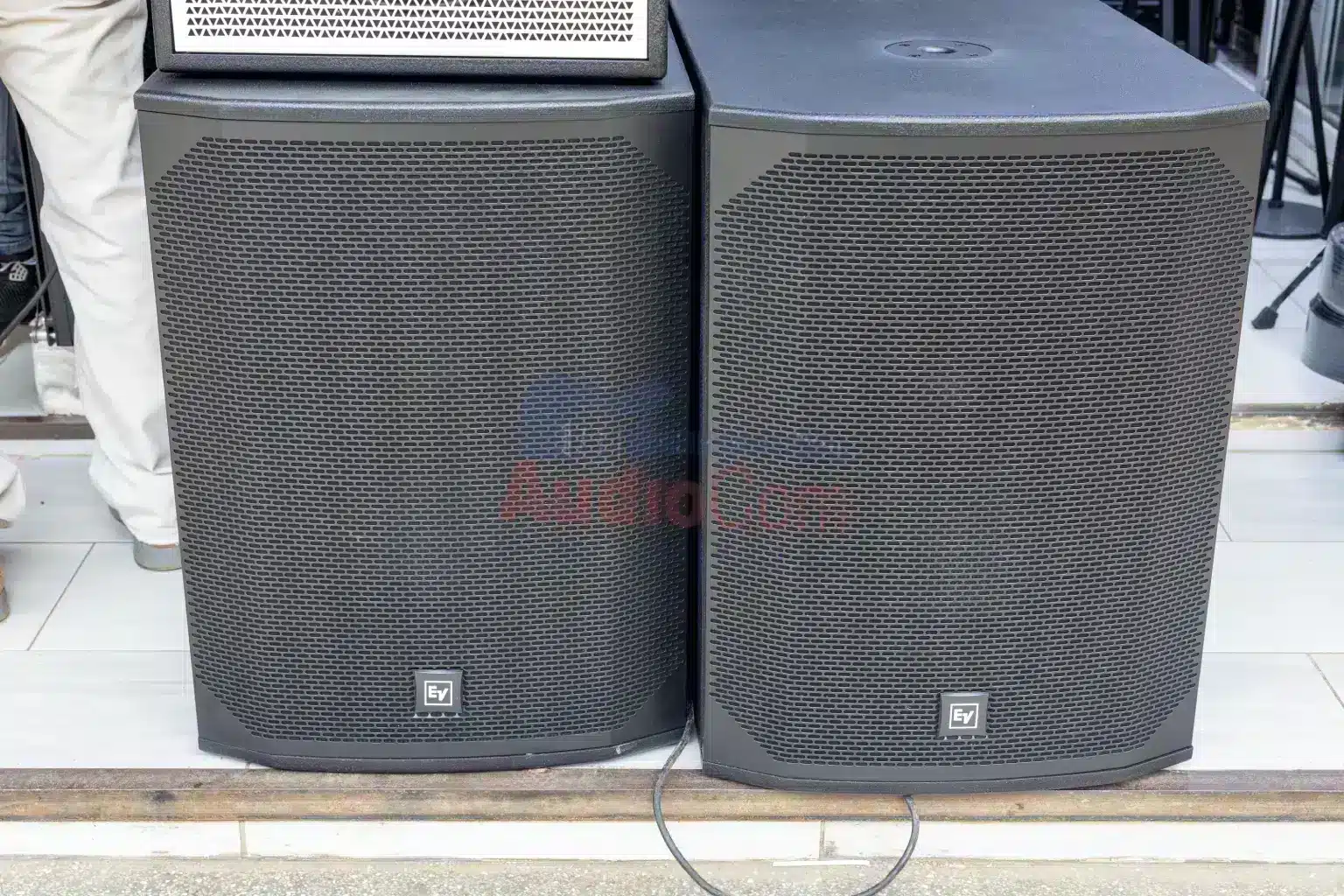 EV EKX-18SP Professional 18" Powered Subwoofer 3 EV EKX-18SP watts