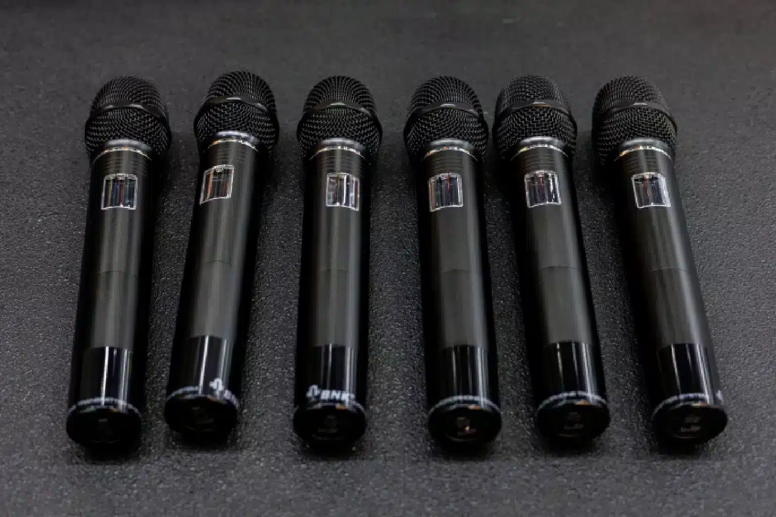 BNK X85 - 6in 1 Wireless Microphone 1 wireless mic performance