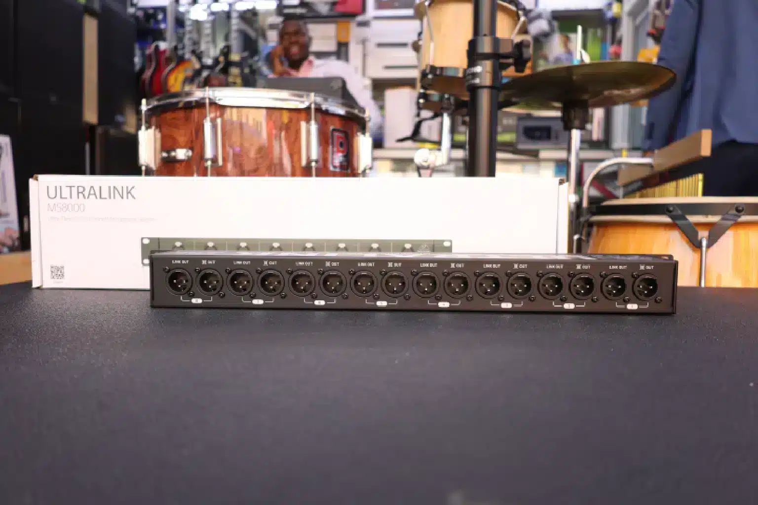 Behringer Ultralink MS8000 8-Channel Microphone Splitter 5 MS8000 mic signal splitter