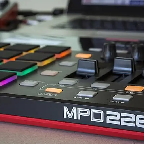 Akai Professional MPD226 | 16-Pad USB/MIDI Pad Controller
