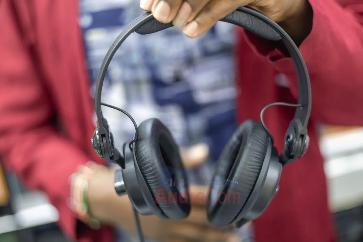 Behringer BH30 Premium Supra-Aural Closed-Back DJ Headphones 11 supra headphones shops in Kenya