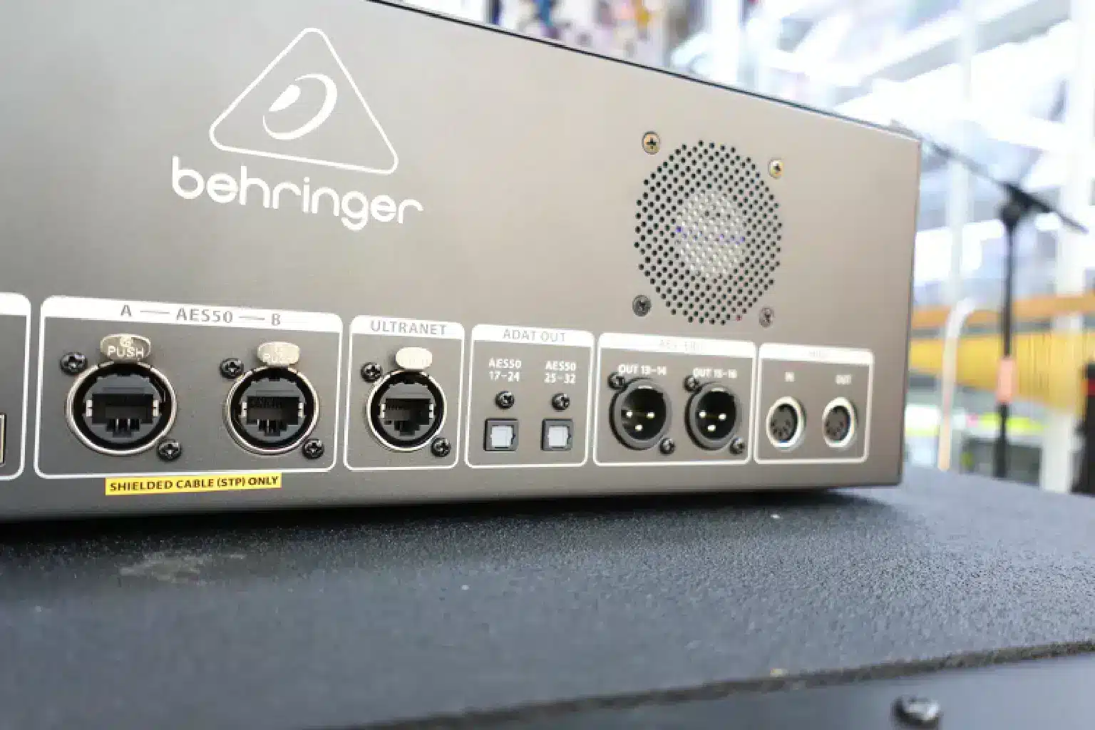 Behringer S32 32-input / 16-output Digital Stage Box 7 Behringer S32 Nairobi