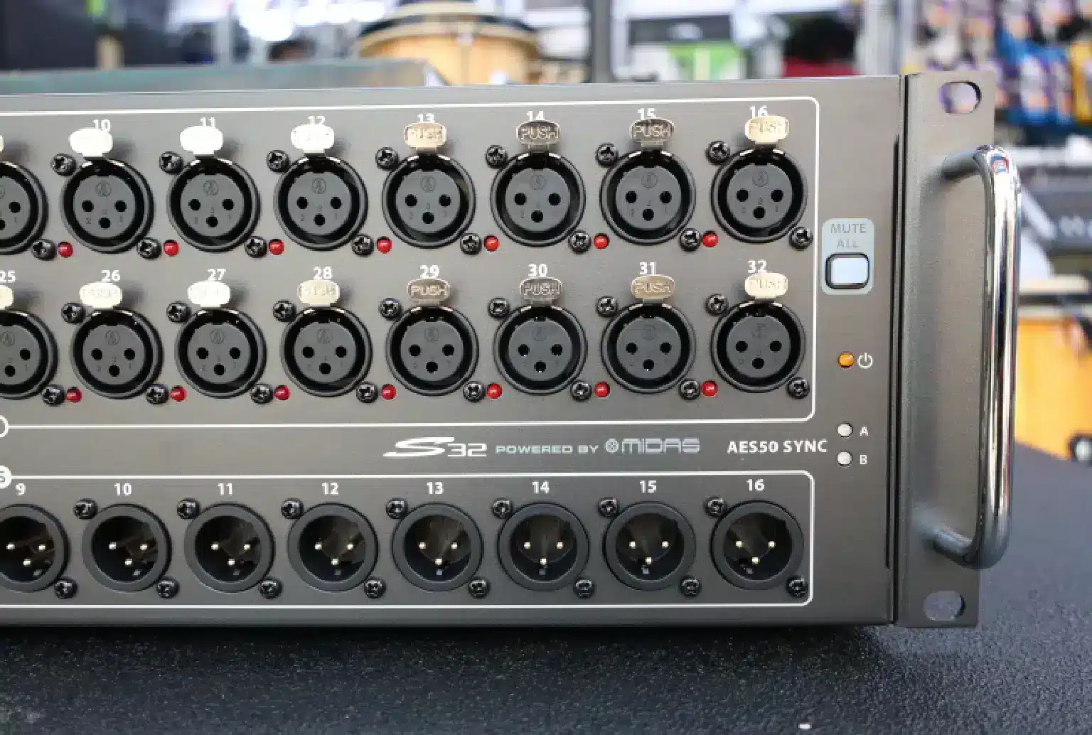 Behringer S32 32-input / 16-output Digital Stage Box 1 behringer s32 music shops
