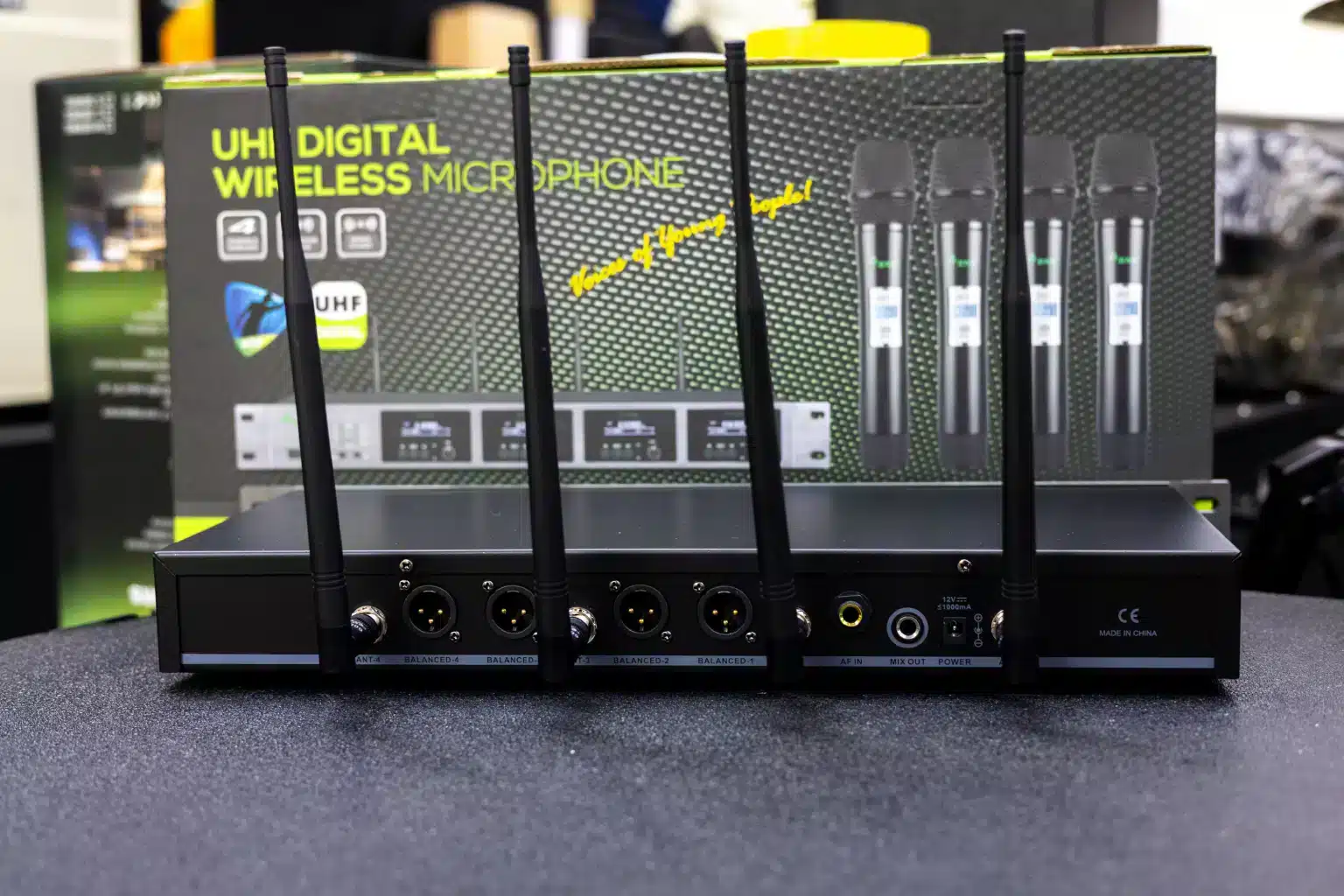BNK ES400 UHF Digital Wireless Microphone 4 UHF wireless mic Kenya,