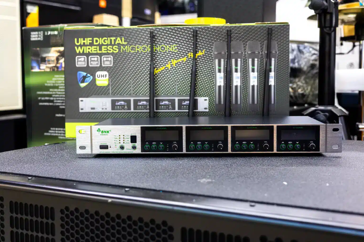BNK ES400 UHF Digital Wireless Microphone 7 Affordable wireless mic Kenya