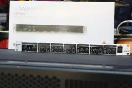 Behringer Ultralink Pro MX882 21 Behringer Ultralink