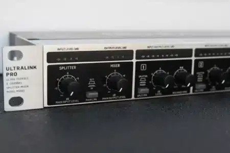 Behringer Ultralink Pro MX882 22 Ultralink PRO MX882 splitter
