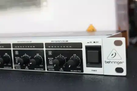 Behringer Ultralink Pro MX882 23 Behringer PRO MX882
