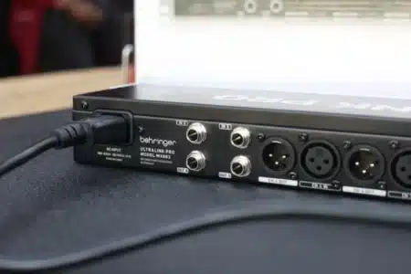 Behringer Ultralink Pro MX882 26 Behringer Ultralink PRO MX882 8-channel