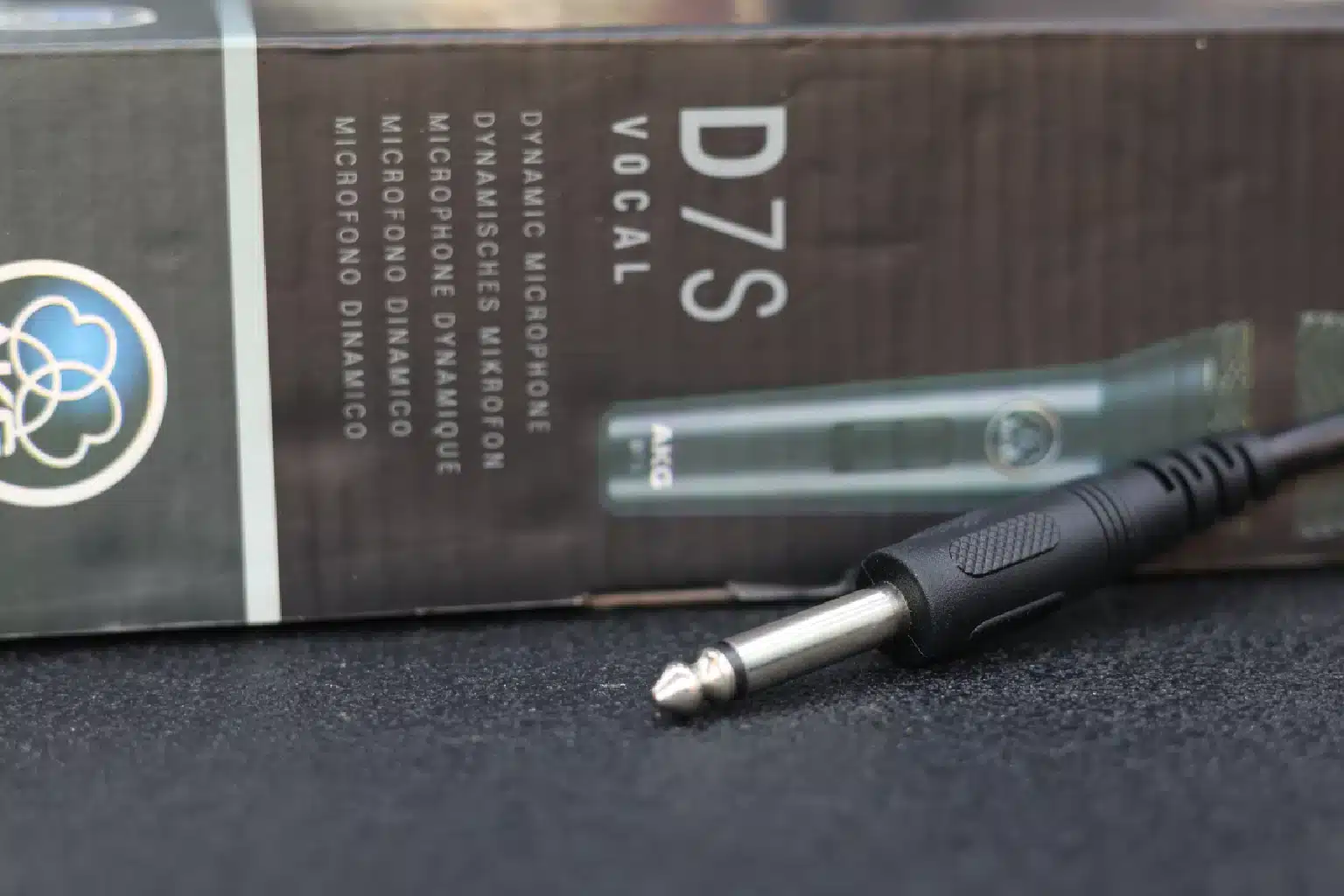 AKG D7 S Reference Handheld Dynamic Vocal Microphone 4 Vocal microphone