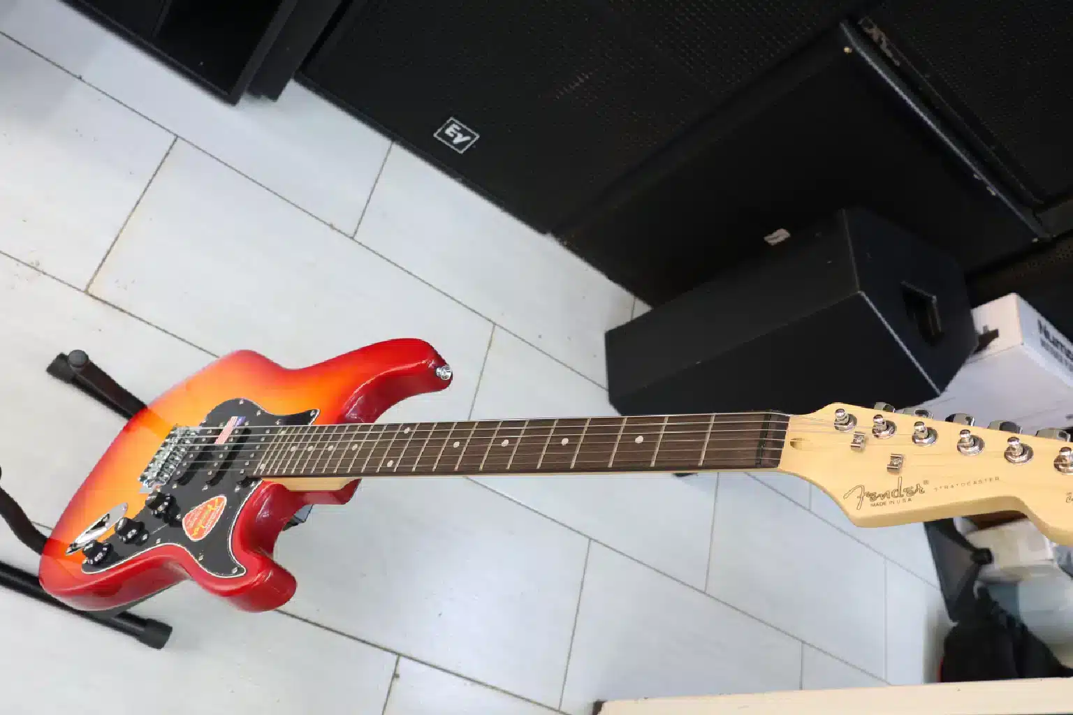 Fender Solo Guitar 6 Strings 2 Fender guitar
