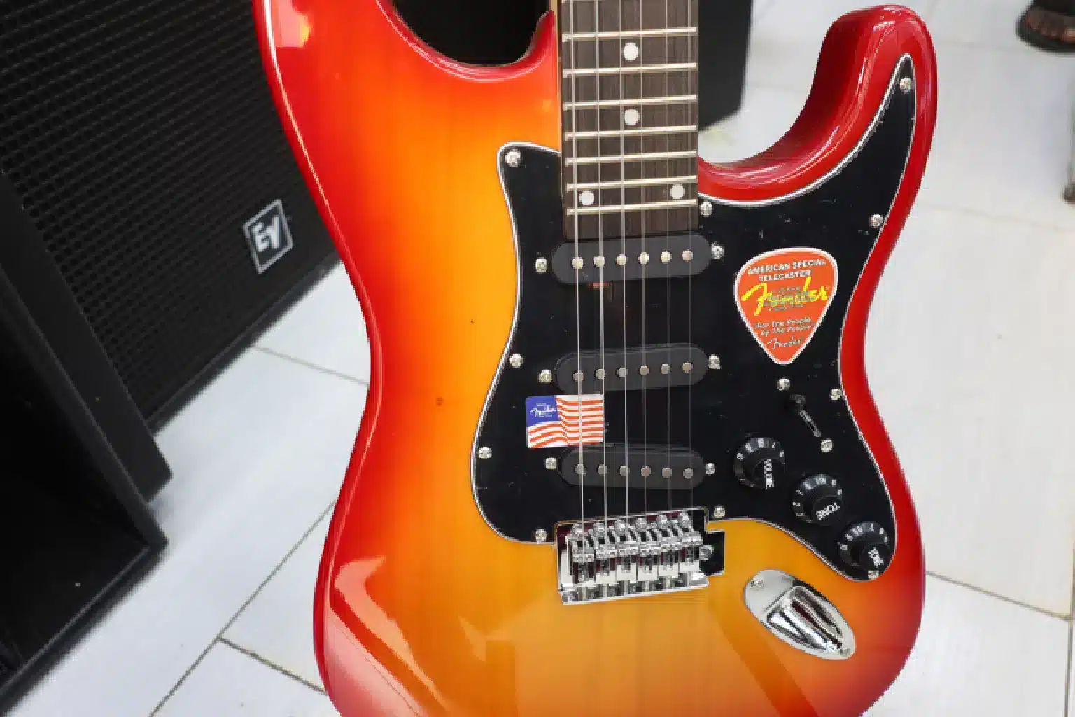 Fender Solo Guitar 6 Strings 6 High-quality instrument