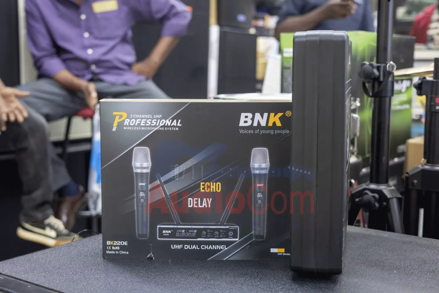 BNK BK220E 2 Channel UHF Professional Wireless Microphone 2 BNK BK220E wireless microphone system review