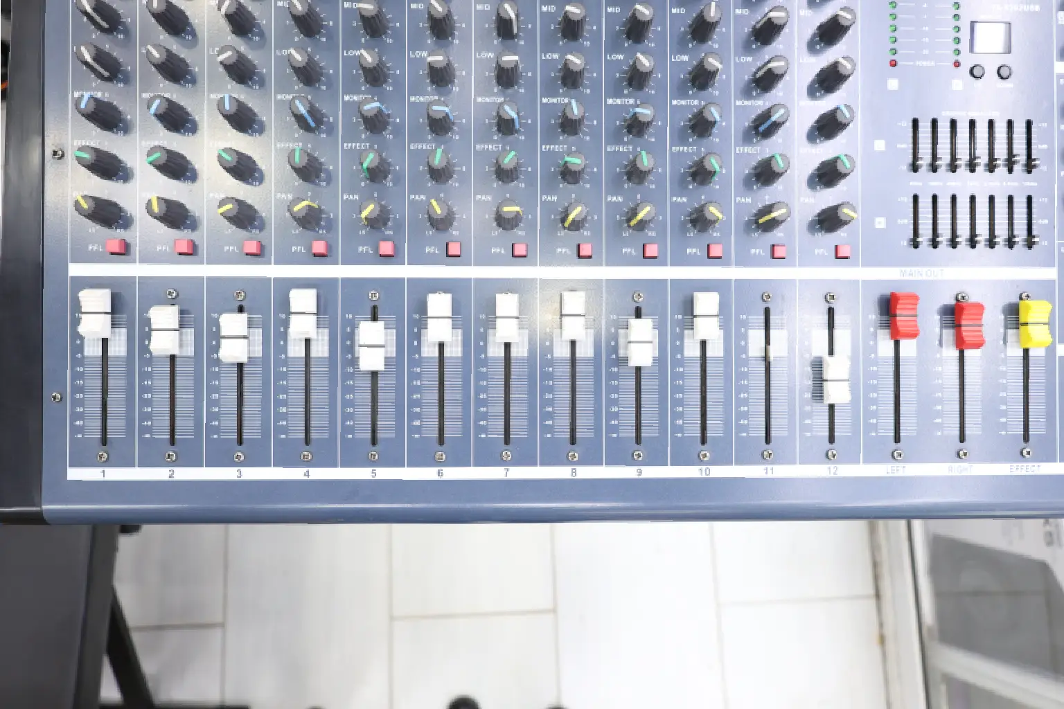 Mackie YA 1202 USB 12 Channel Mixer 4 Mackie YA 1202 compatibility