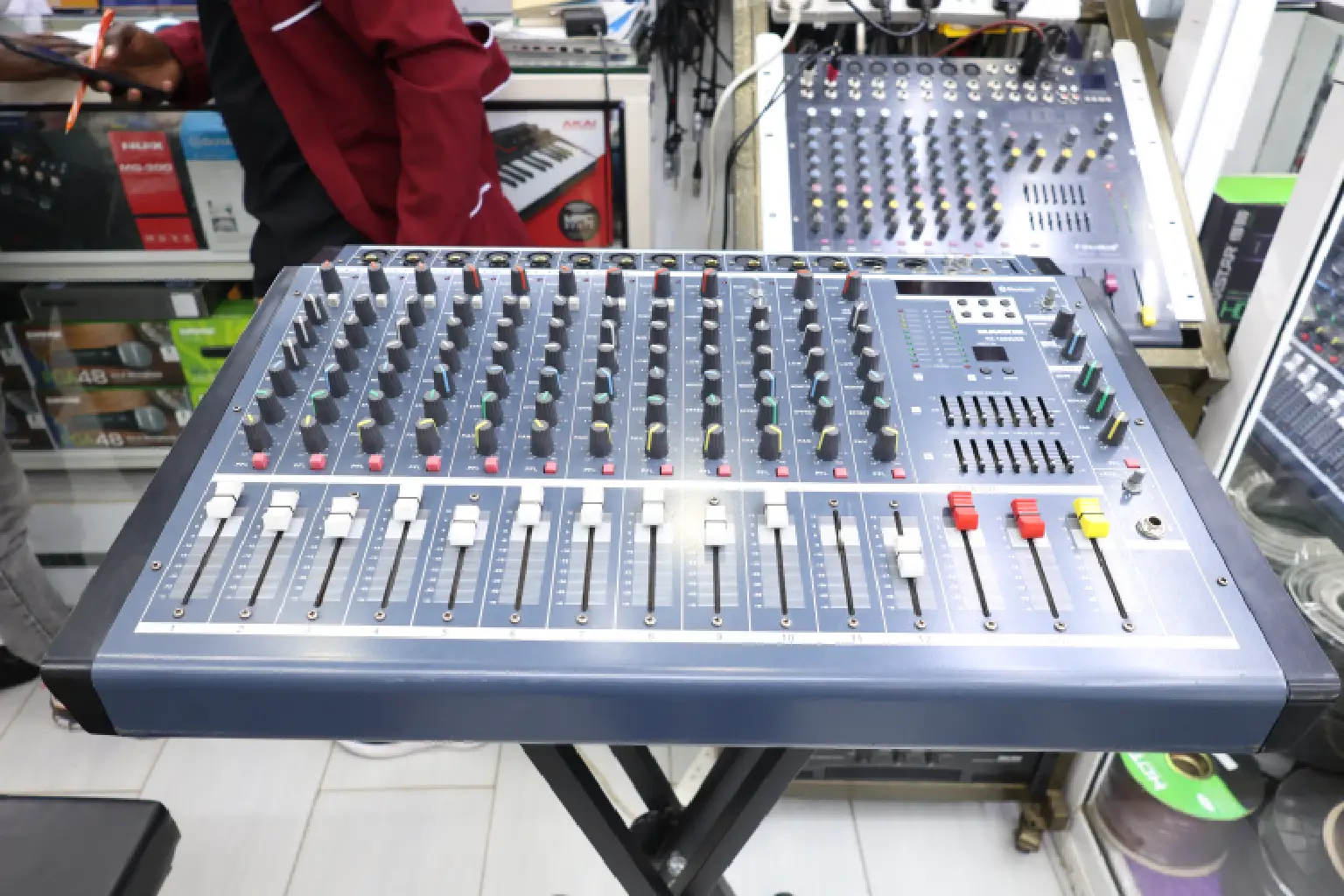 Mackie YA 1202 USB 12 Channel Mixer 6 Mackie YA 1202 performance