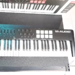 MIDI controller keyboard