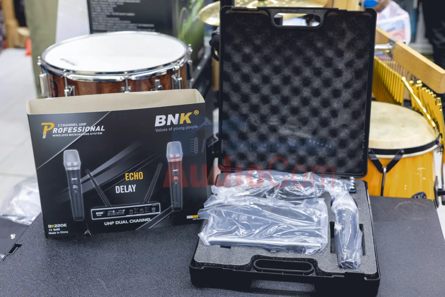 BNK BK220E 2 Channel UHF Professional Wireless Microphone 1 BNK BK220E mic range