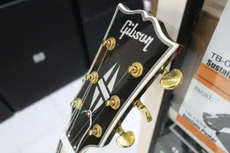 Gibson Full Body Rhythm Guitar 3 Full body guitar