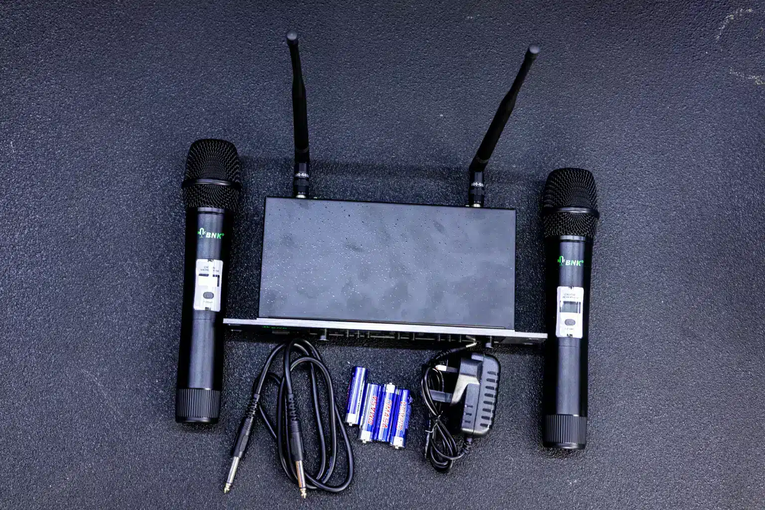 BNK ES200 UHF Digital Wireless Microphone 6 UHF wireless microphone Nairobi,