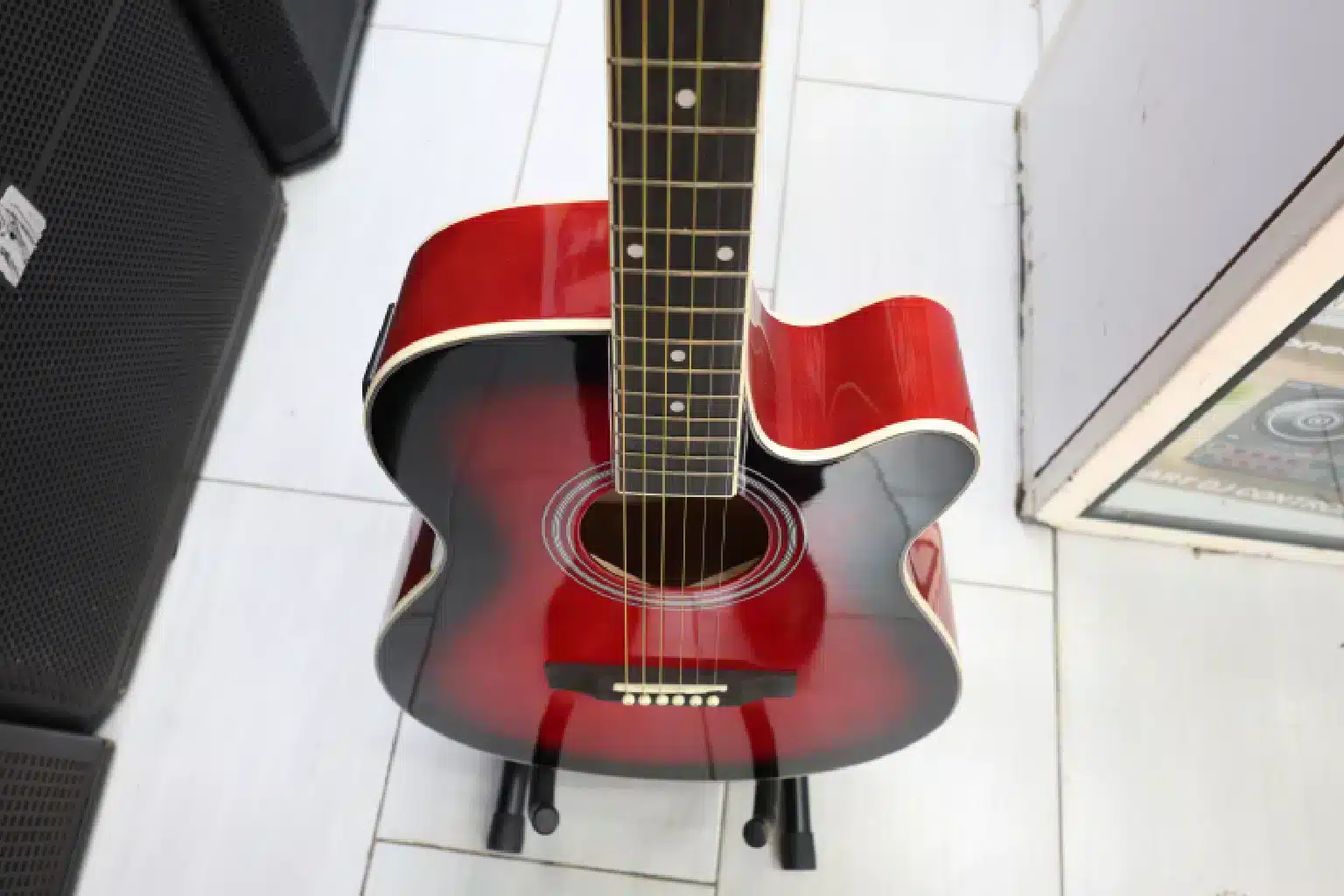 Gibson semi Acoustic Guitar 6 Strings 4 Musical instrument