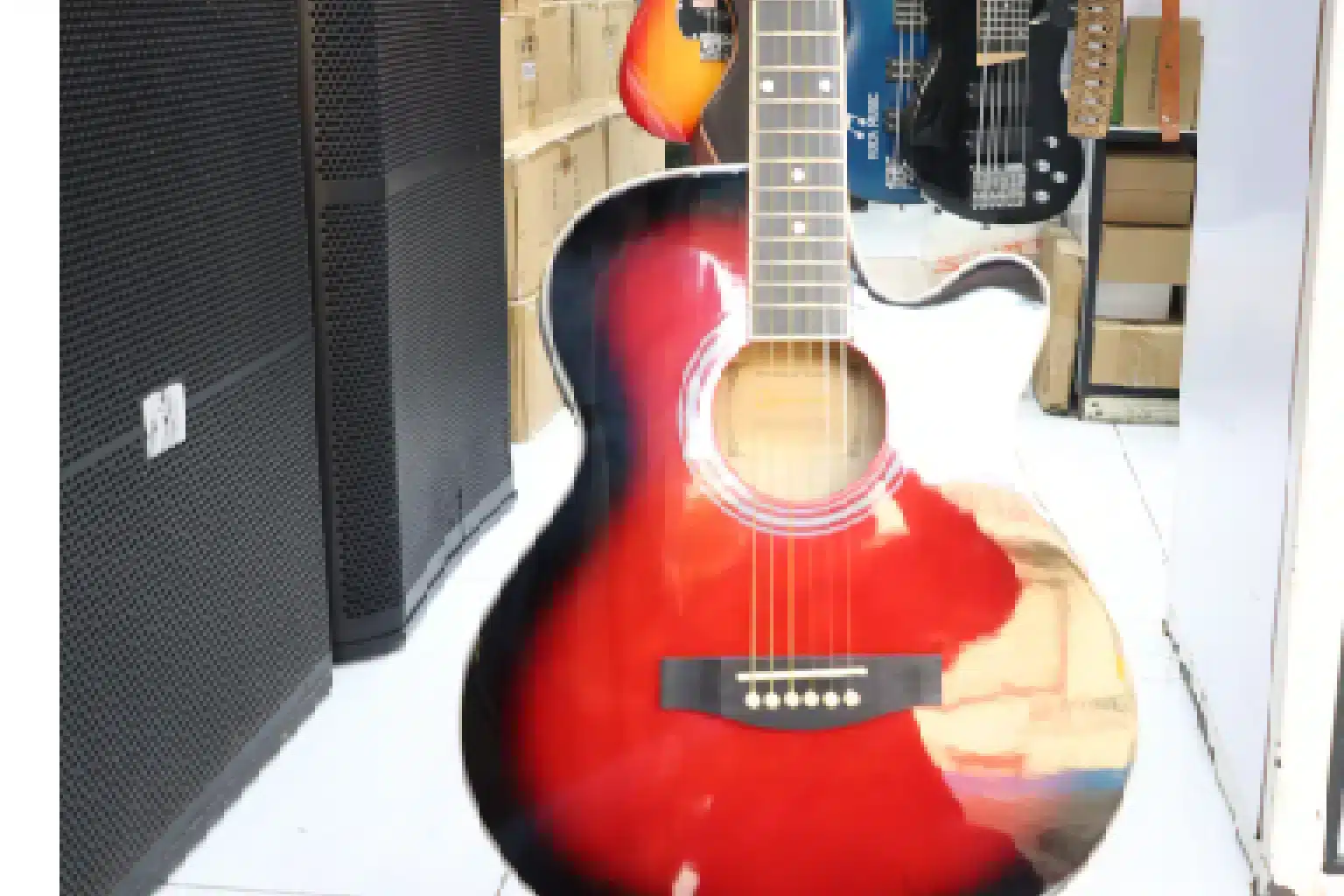 Gibson semi Acoustic Guitar 6 Strings 3 Gibson semi-acoustic guitar 6 strings