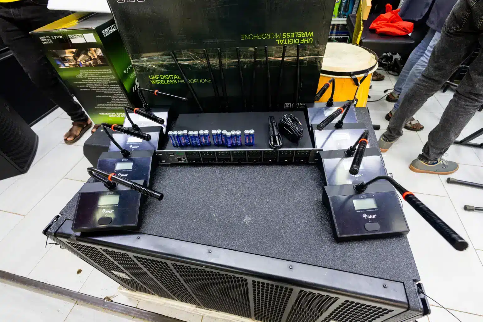 ES800CON UHF Digital Wireless Microphone 2 Affordable wireless mic Kenya